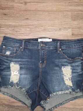 Torrid size 18 Denim Jean Shorts Cut-off Fringe Ripped Stretch mini 3.5"